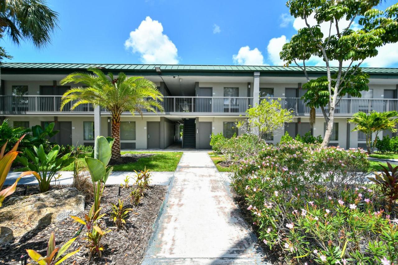 Sarasota Cay Club #612 - Heated Pool, Bunk Beds, Huge Tv, Tiki Bar, More! Exterior photo
