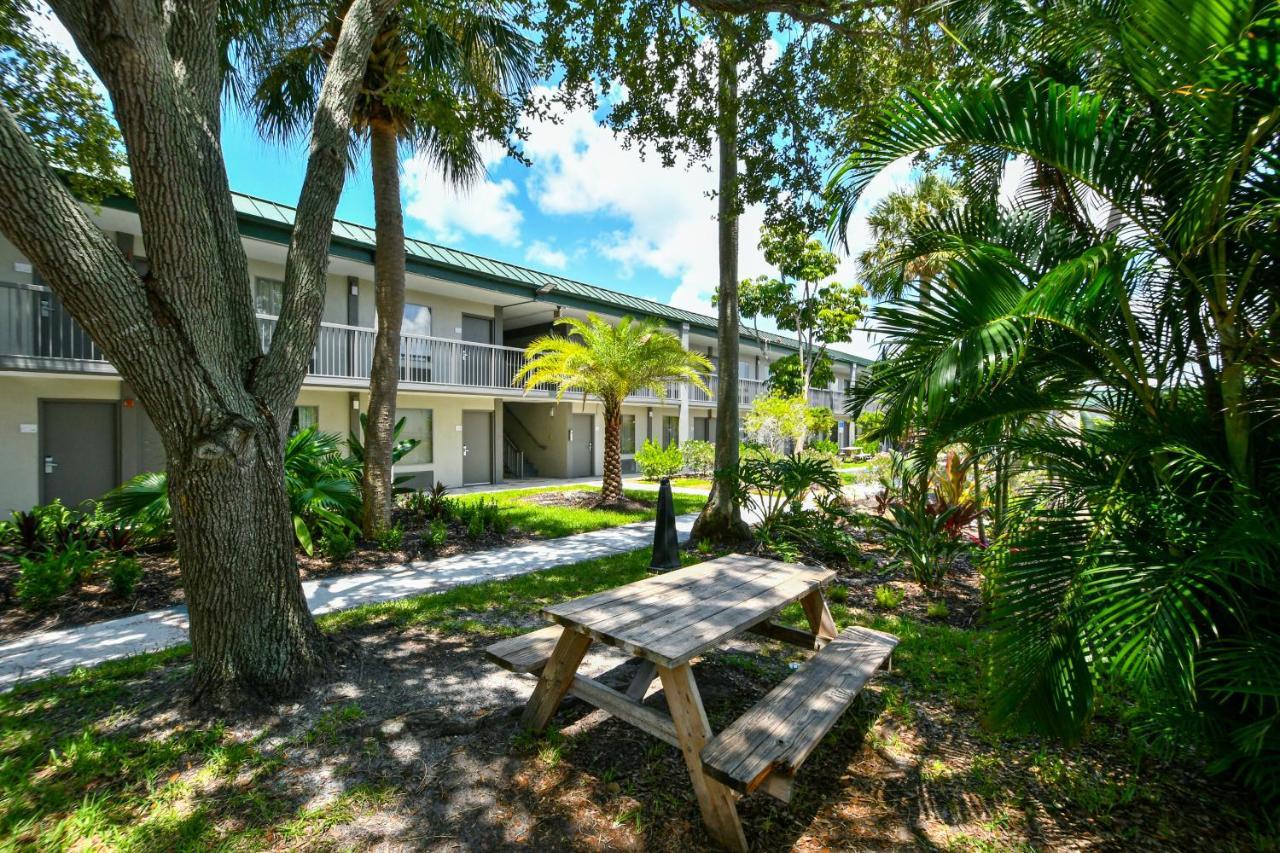 Sarasota Cay Club #612 - Heated Pool, Bunk Beds, Huge Tv, Tiki Bar, More! Exterior photo